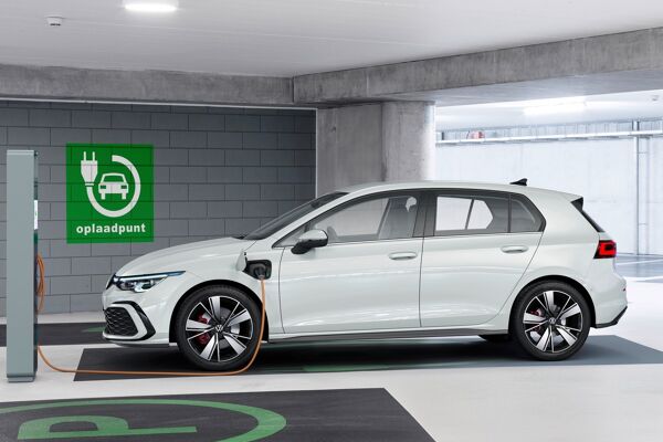 Volkswagen-Golf_GTE-2021-1600-0b