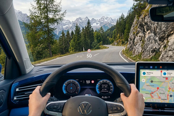 Hoe_werkt_HUD_head_up_display_cockpit_auto