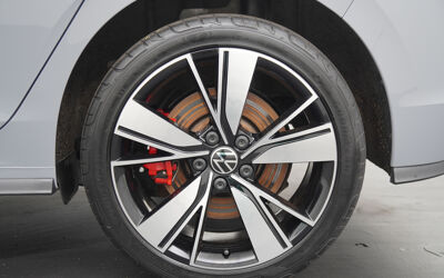 VW_Golf_sportieve_lichtmetalen_velgen