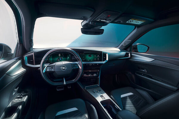 Opel_mokka_elektrisch_interieur_design_voorraad