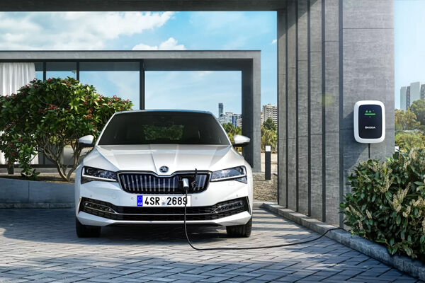 Skoda_hybrid_plug_in_opladen