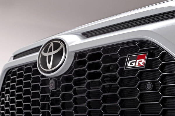 Toyota_GR_Sport_exterieur_bumpers