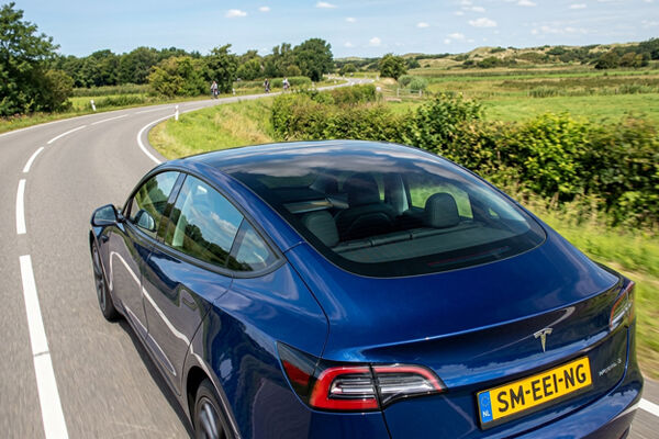 vast_panoramadak_tesla_model_3_schuifdak_occasion