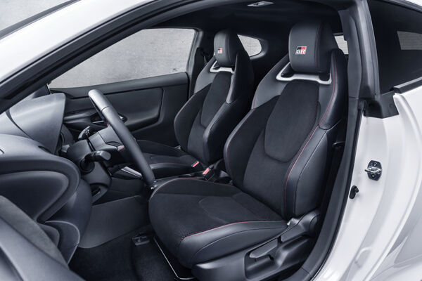 Toyota_GR_sport_interieur